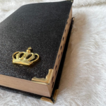 Biblia-Sagrada-Preta-com-Brilho-laterais.png