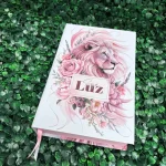 biblia-femina-rosa-leao.webp