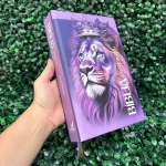 biblia-roxa-feminina-leao.webp