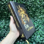 biblia-sagrada-ele-reina-masculina.webp