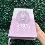 biblia-sagrada-rei-dos-reis-rosa-1.webp