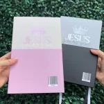 biblias-do-herdeiro-da-coroa-kit-casal-cristao.webp