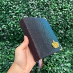 mini-biblia-glitter-roxa.webp