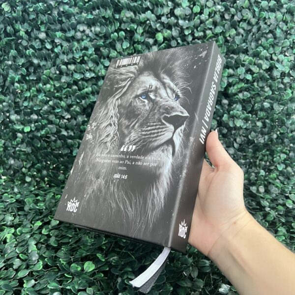 biblia-sagrada-nvi-leao-masculina-capa-dura