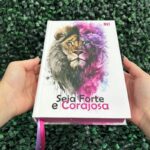 bíblia-sagrada-feminina-capa-dura-forte-corajosa