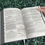 biblia-masculina-letra-media-hdc-nvi-preta