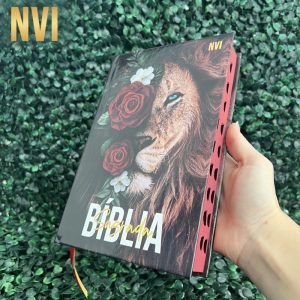 bíblia-sagrada-feminina-capa-dura-nvi-leao-rosas-vermelha