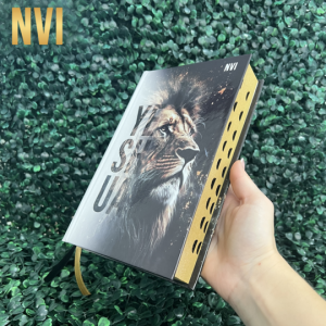 biblia-sagrada-nvi-leao-masculina-capa-dura-yeshua-dourada